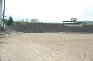 ���R�����X�|�[�c�Z���^�[�싅��